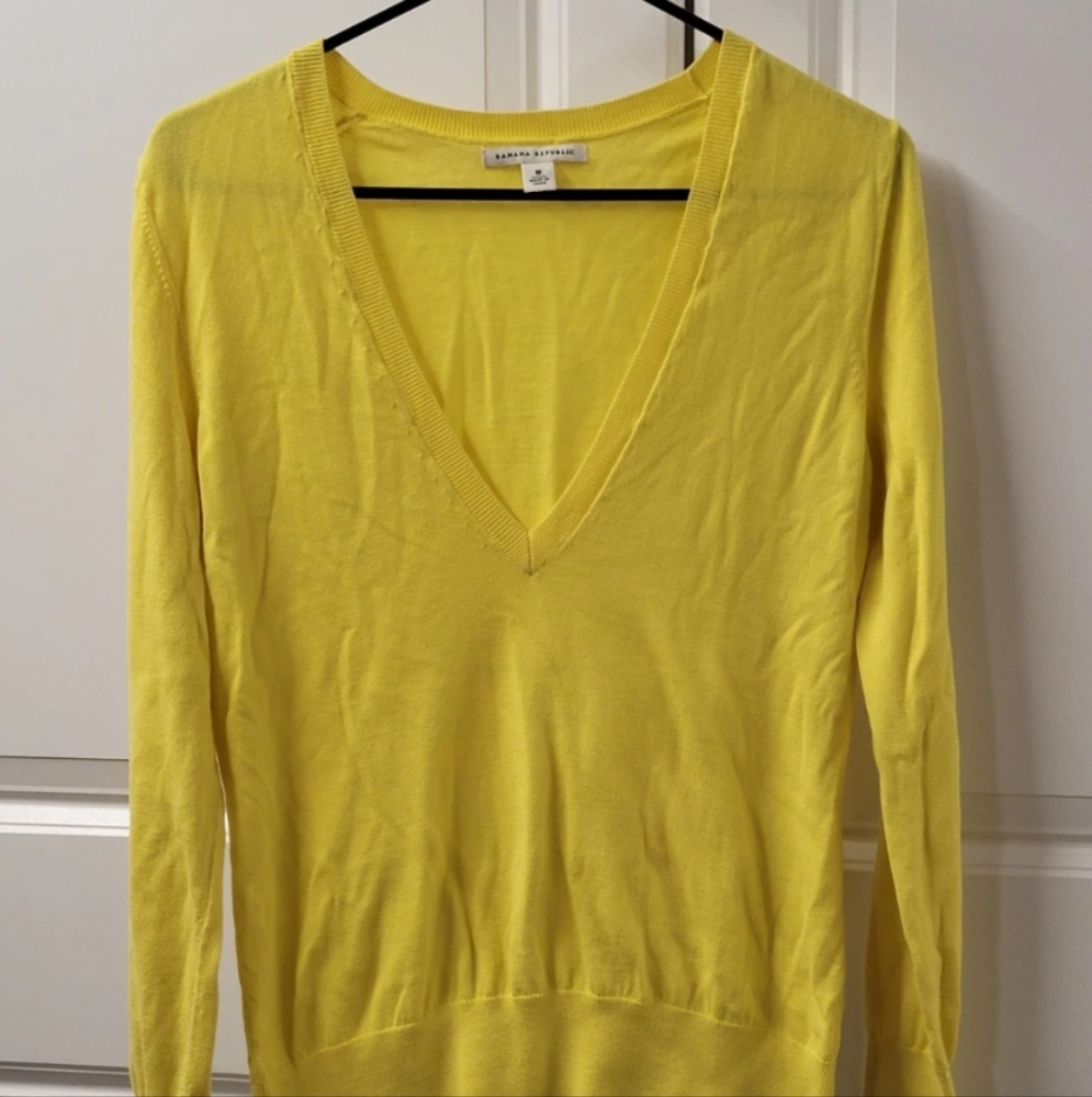 Banana Republic Sweater Women's Size: Medium V-Neck